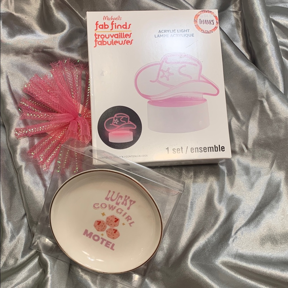 🌹 NWT Michaels • Pink Acrylic Cowboy Hat LED Accent Light & jewelry plate